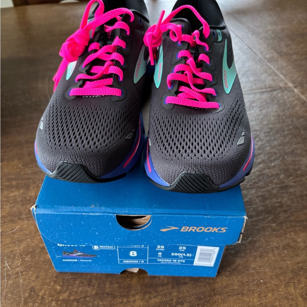 Brooks Ghost Black and Pink Athletic Shoes with Cushioned Sole - BRAND NEW